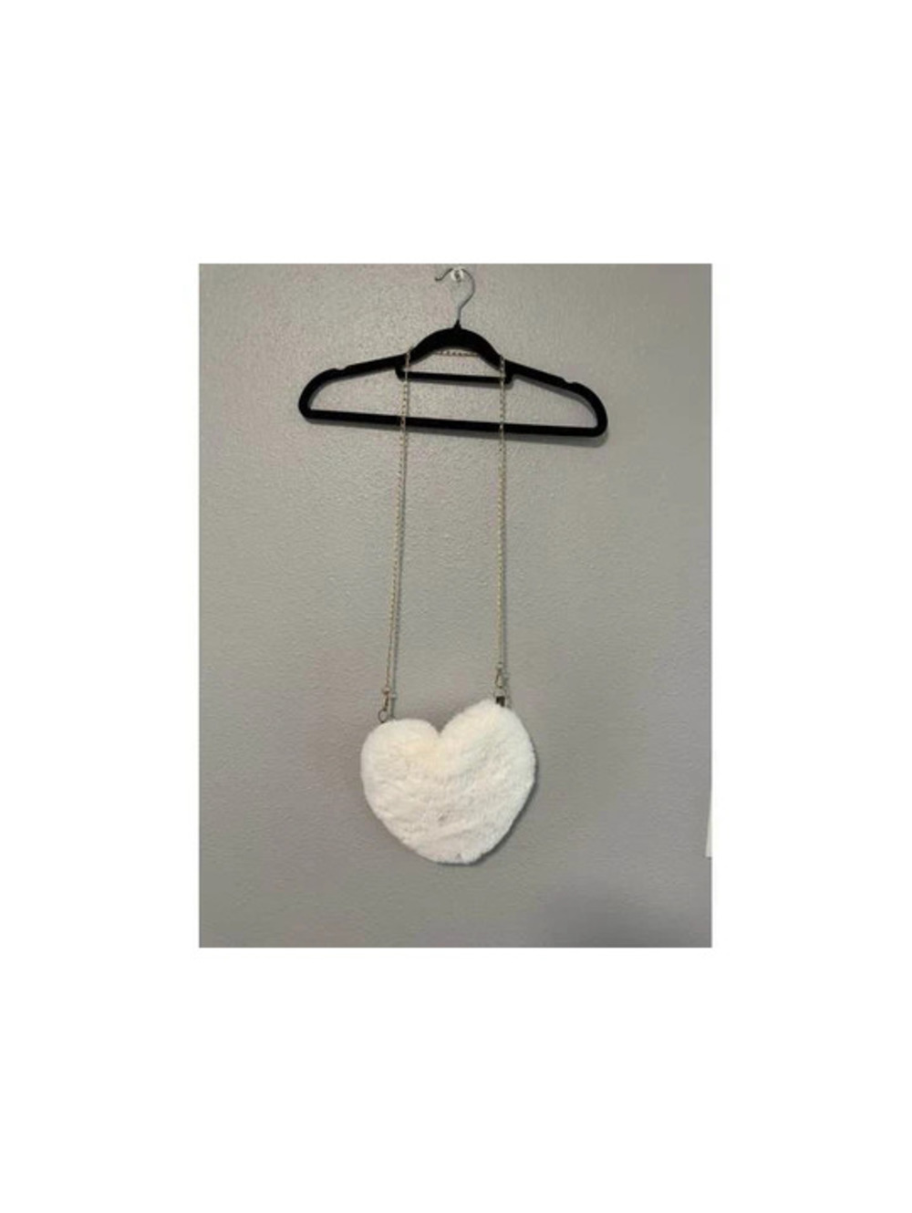 #6237  White Faux Fur Heart Crossbody Purse